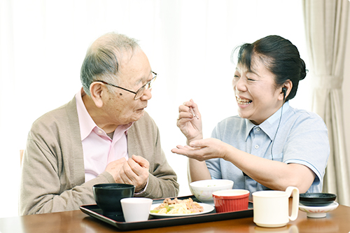 毎日の食事・入浴・排泄などの日常生活をサポート